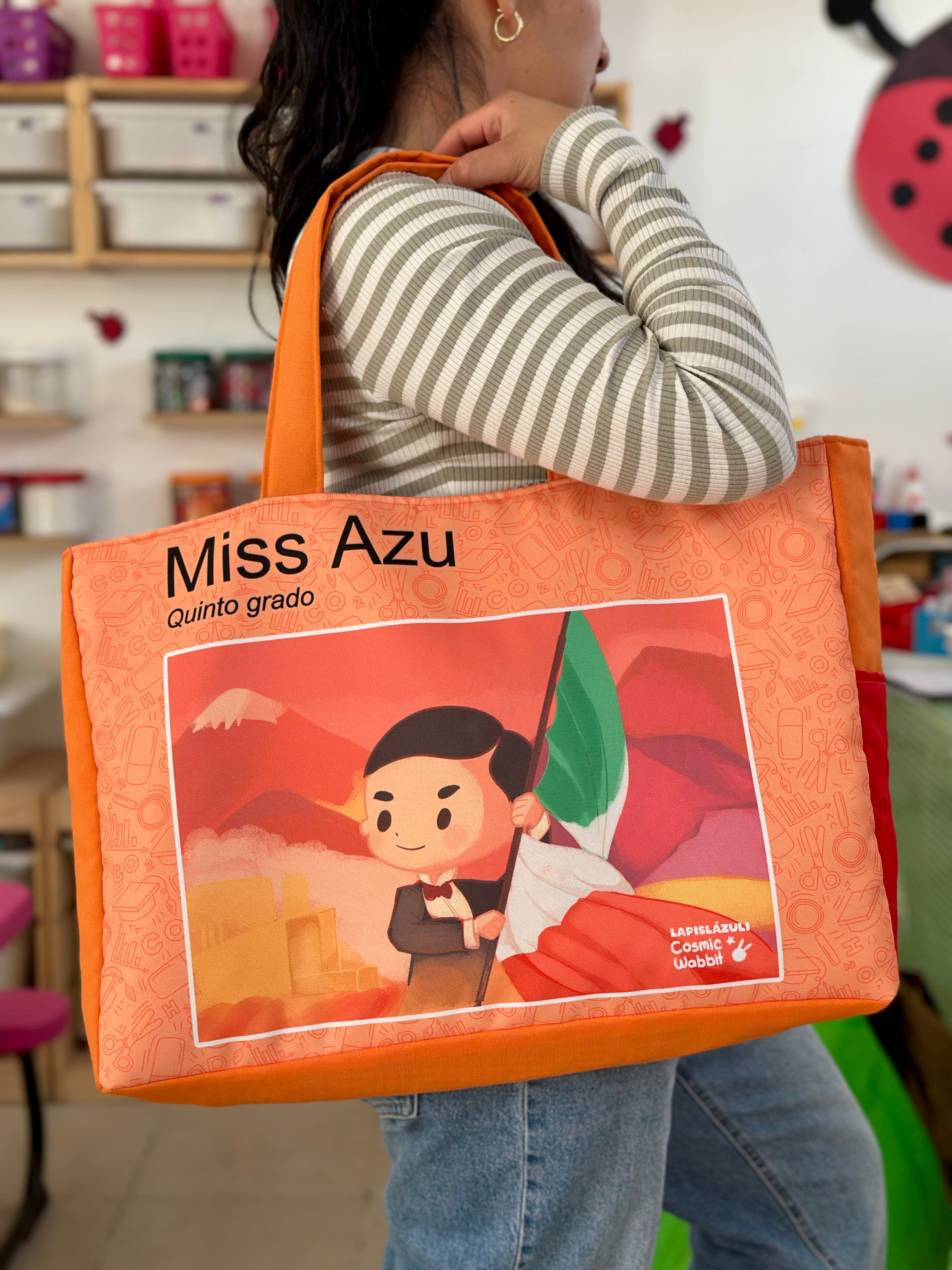 Maxibolsa │ Historia Quinto Grado x Cosmic Wabbit