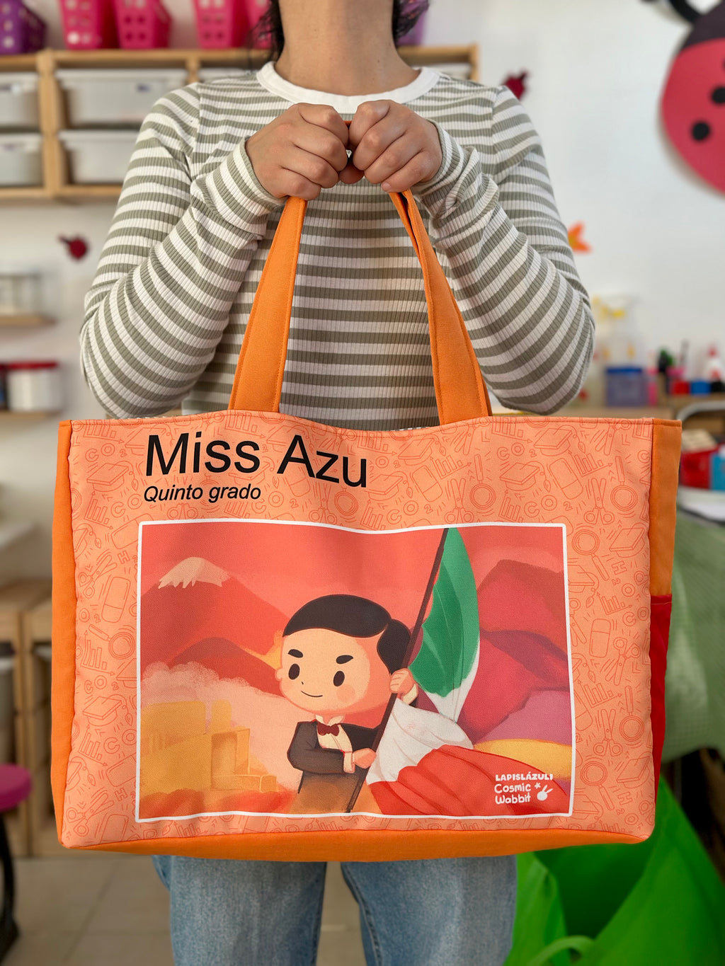 Maxibolsa │ Historia Quinto Grado x Cosmic Wabbit