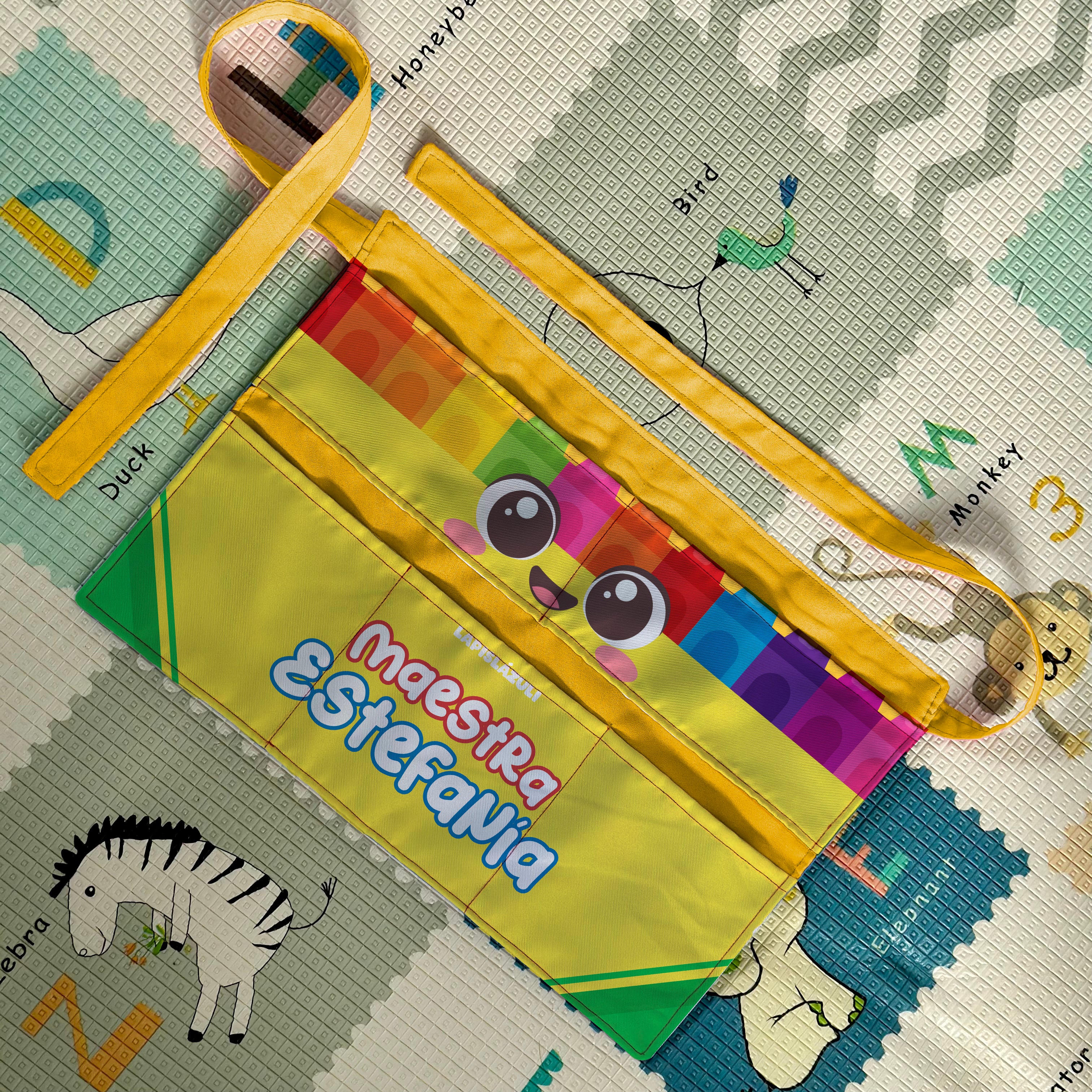 Delantal │ Cajita Crayolas XII