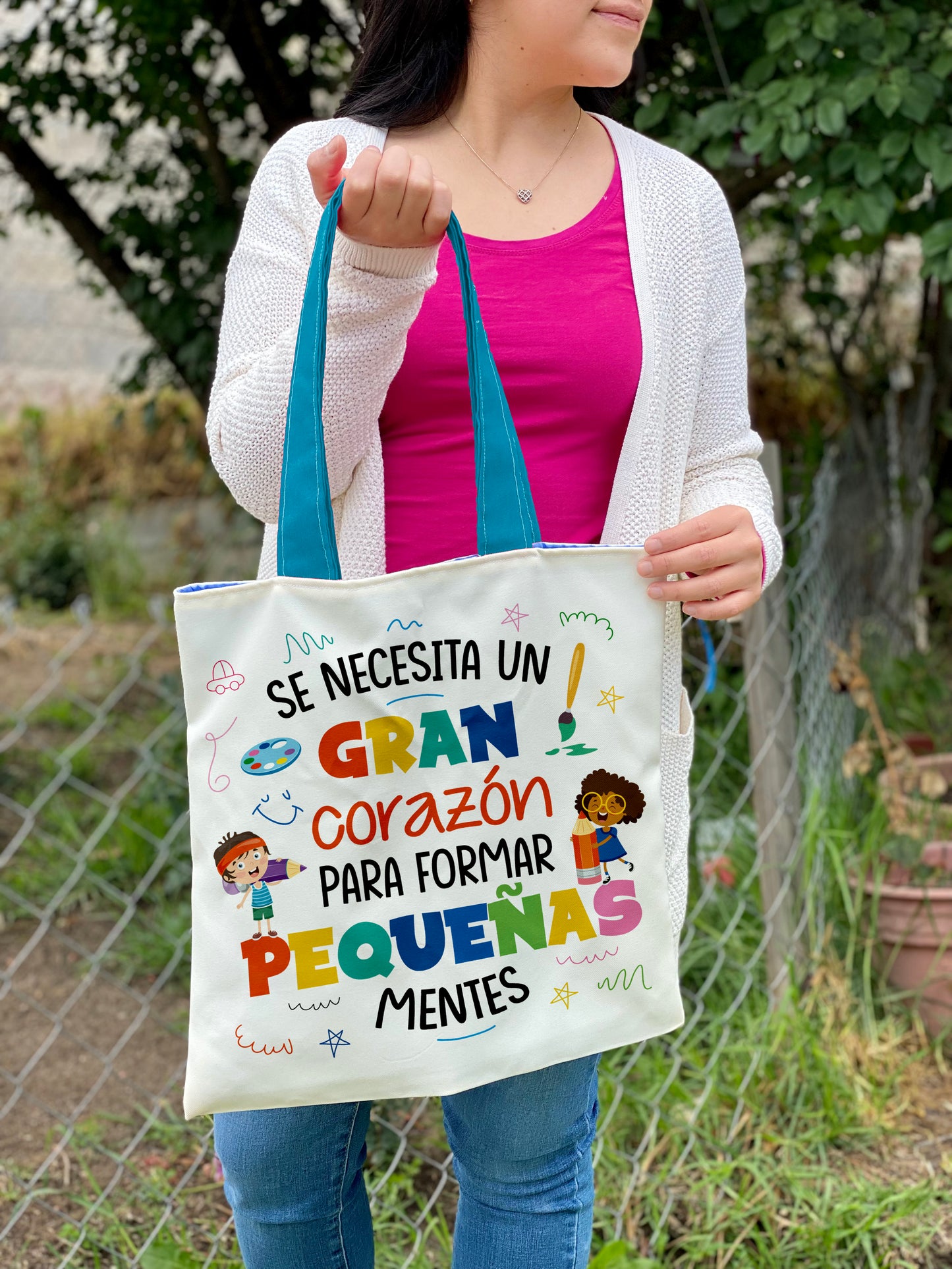 Totebag │ Se necesita un gran corazón para formar Pequeñas Mentes